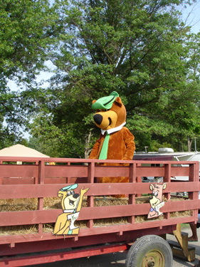 Yogi Bear on the hayride