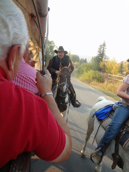 Lee notices riders galloping alongside the wagon
