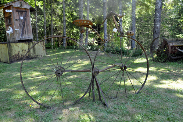 giant bicycle sculpture
