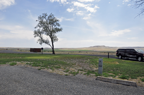 side view and back view of the two RV Gypsies' new yard