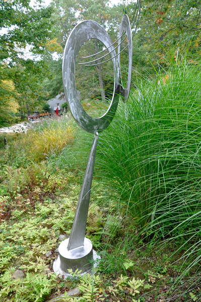 Shooting Str sculpture