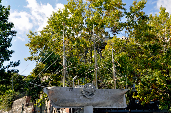 Savannah ships fountain