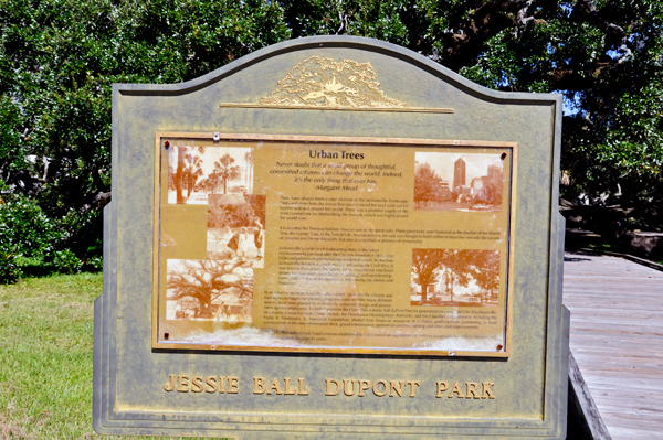 sign about urban trees