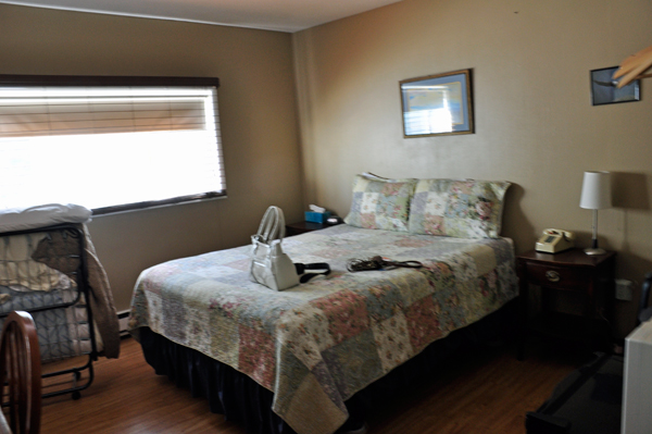 bed at Creekwood Inn
