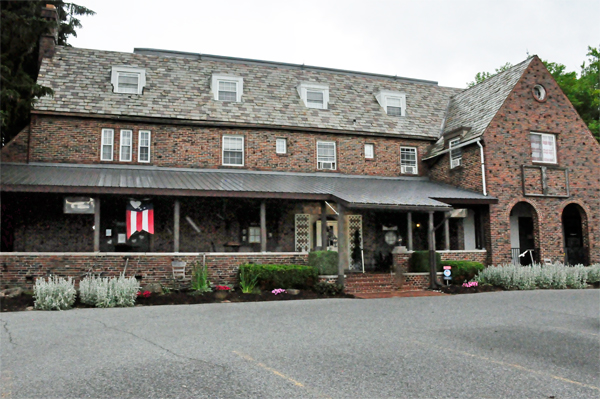 the outside of Coal Miner's Restaurant