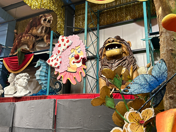 things on the upper side wall