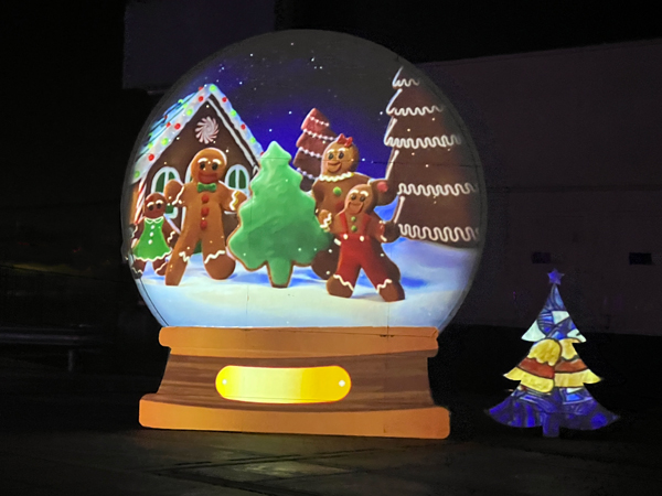 gingerbread family snow globe