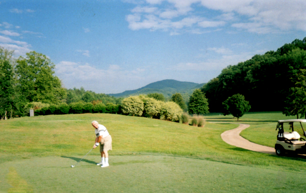 Lee Duquette hitting the golf ball