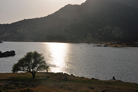 scenery at Lake Kaweah